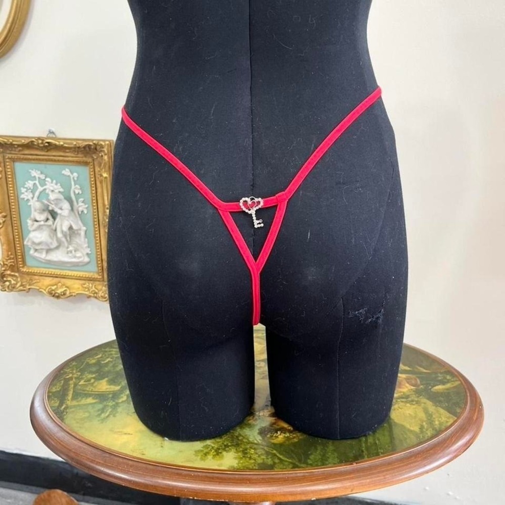 Vintage Victoria's Secret "Sexy Little Things" Red Heart Key GString Size Medium